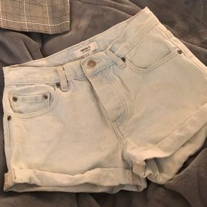 HIGH WAISTED LIGHT WASH SHORTS